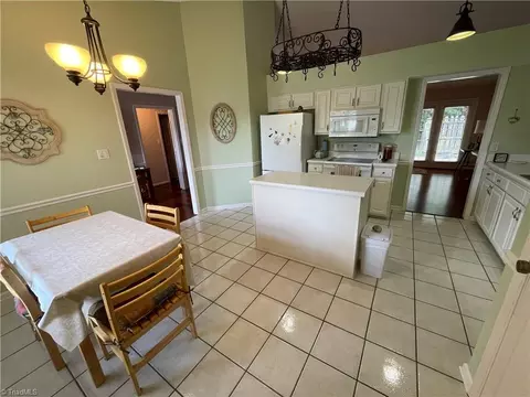 Kitchen - 2938 Eagle Pointe Dr, High Point, NC 27265 photo 2 of 3