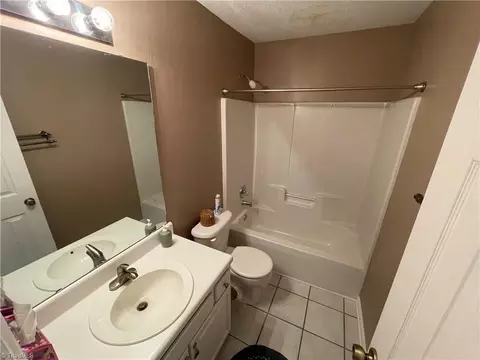 Bath - 2938 Eagle Pointe Dr, High Point, NC 27265 photo 4 of 4