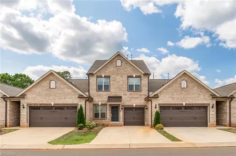1030 Beechcraft Dr, Mebane, NC 27302