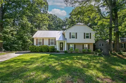 3106 Manchester Ct, Jamestown, NC 27282