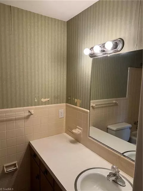 Bath - 345 King St, King, NC 27021 photo 1 of 1
