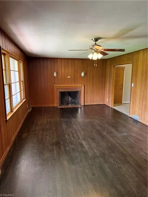 Living - 345 King St, King, NC 27021 photo 1 of 3