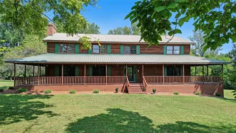 333 Spice Rd, Reidsville, NC 27320