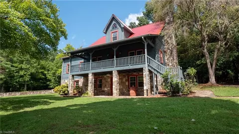 197 Childress Dr, Ronda, NC 28670