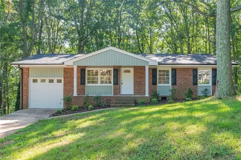 1190 Camelot Dr, Asheboro, NC 27203