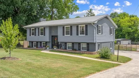 205 Kinview Dr, Archdale, NC 27263 photo 2