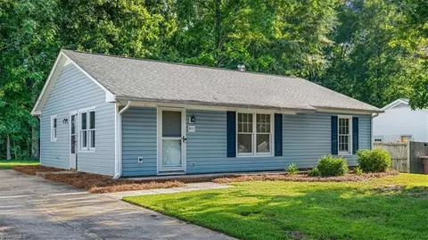 511 Apple Ridge Rd, Greensboro, NC 27406