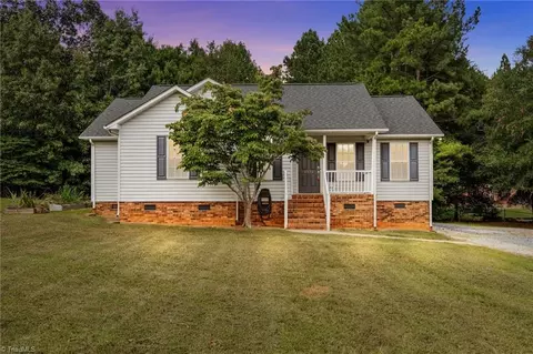 2373 Pine Creek Rdg, Asheboro, NC 27205