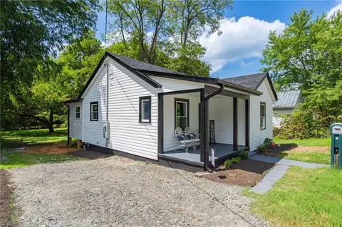 320 Lamberth St, Reidsville, NC 27320
