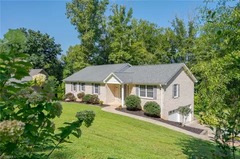 843 Montgomery Ct, Walnut Cove, NC 27052