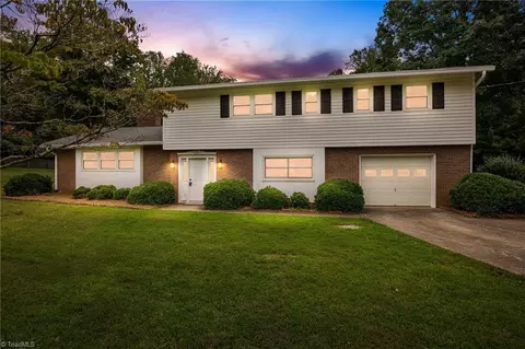 5645 Greenhill Dr, Pfafftown, NC 27040