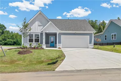 9109 Stoney River Ln, Kernersville, NC 27284