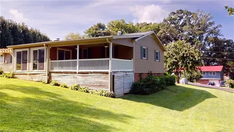 130 Ashley Dr, Dobson, NC 27017 photo 5