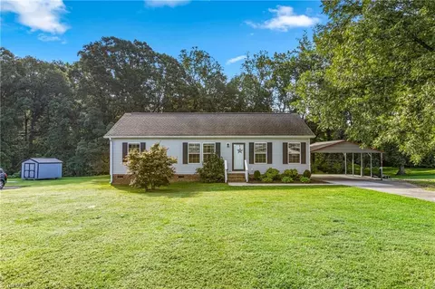 1104 Piney Grove Rd, Kernersville, NC 27284