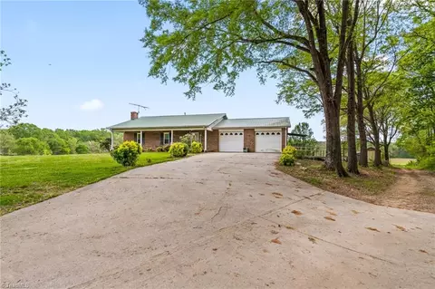 425 Dillon Ln, Mocksville, NC 27028