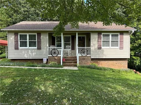 137 Oak Ridge Pl, Mount Airy, NC 27030