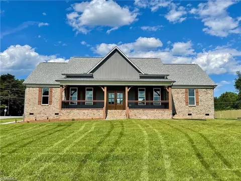 115 Deerwood Dr, Lexington, NC 27295