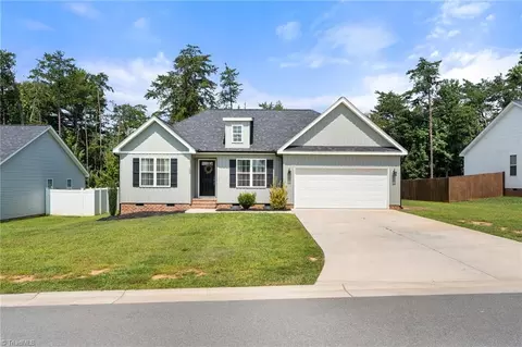 103 Brooke Ridge Dr, Thomasville, NC 27360
