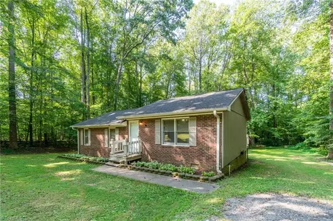 216 New Heights Dr, Reidsville, NC 27320