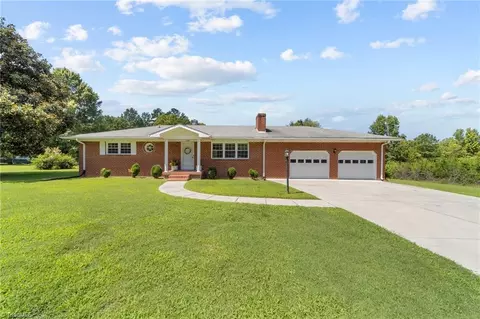 1826 Youngs Mill Rd, Greensboro, NC 27406
