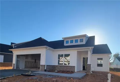 189 Moravian Ct, Advance, NC 27006