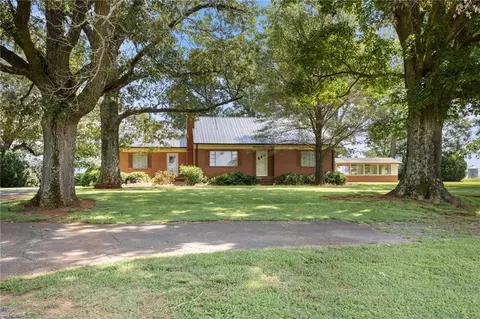 810 Bowers Store Rd, Siler City, NC 27344