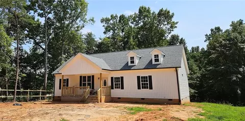 5006 Cobblestone Rd, Winston Salem, NC 27106
