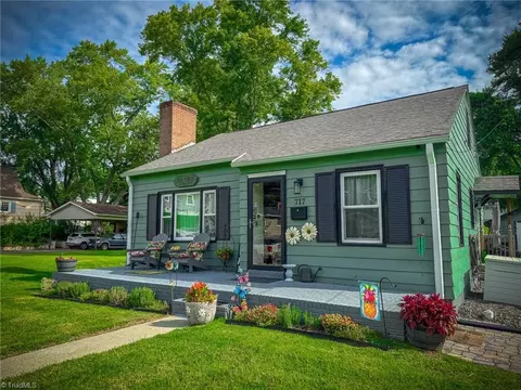 717 Spring St, Mount Airy, NC 27030