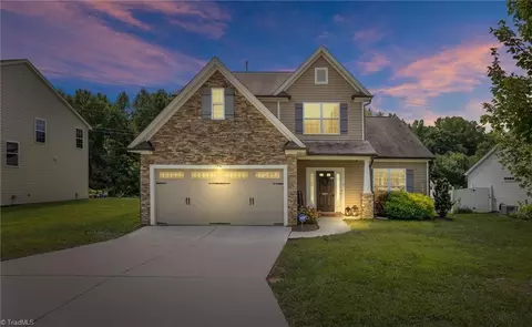 5047 Long Grove Dr, Kernersville, NC 27284