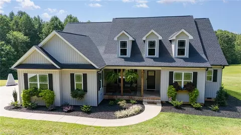 130 Knight Acres Ln, Walkertown, NC 27051