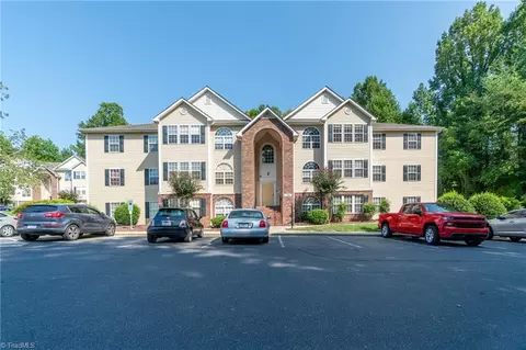 1013 Ivy Glen Dr, Winston Salem, NC 27127