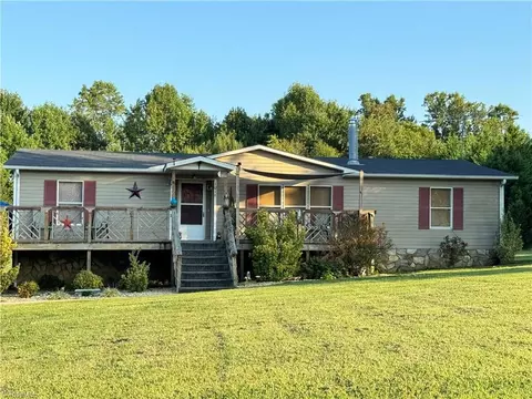 1016 Oak Dr, Jonesville, NC 28642
