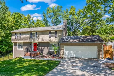 1222 Yorkshire Dr, High Point, NC 27262