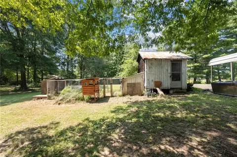 Exterior - 2308 Stadium Dr E, Eden, NC 27288 photo 5 of 6