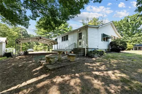 Exterior - 2308 Stadium Dr E, Eden, NC 27288 photo 4 of 6