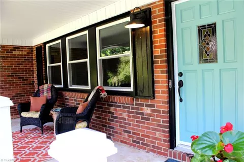 2661 Lansdowne Dr, Winston Salem, NC 27103