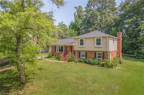 1727 Stoneybrook Dr, High Point, NC 27265