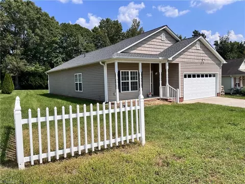 4933 Lighthouse Ct, Winston Salem, NC 27127
