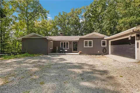 225 Mountain Shadows Ln, Columbus, NC 28722
