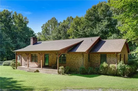 800 Dairy Rd, Reidsville, NC 27320