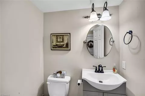 Bath - 834 Howard Pl, High Point, NC 27262 photo 1 of 3