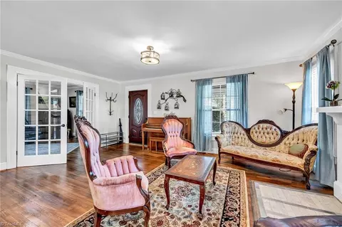 Living - 834 Howard Pl, High Point, NC 27262 photo 2 of 3