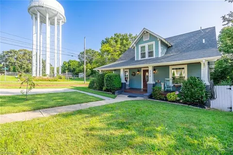 Exterior - 834 Howard Pl, High Point, NC 27262 photo 7 of 11