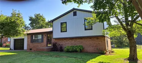 5821 Moravia Rd, Winston Salem, NC 27127