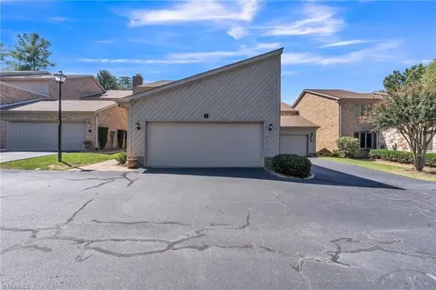 7 Folkstone Dr, Greensboro, NC 27403