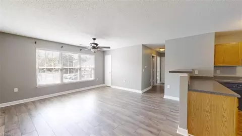 1820 Crest Hollow Dr, Winston Salem, NC 27127