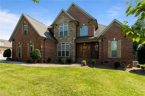 9040 Grove Pines Ln, Kernersville, NC 27284