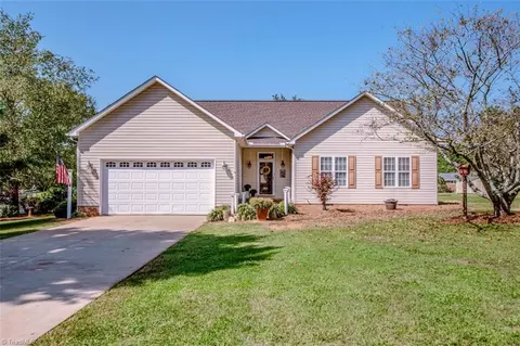 128 Princeton Ct, Advance, NC 27006