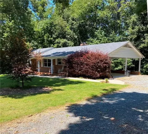 2704 Rocky Branch Rd, Walkertown, NC 27051