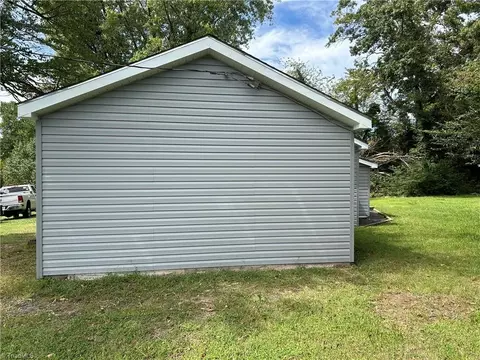 110 Westview Dr, King, NC 27021 photo 3